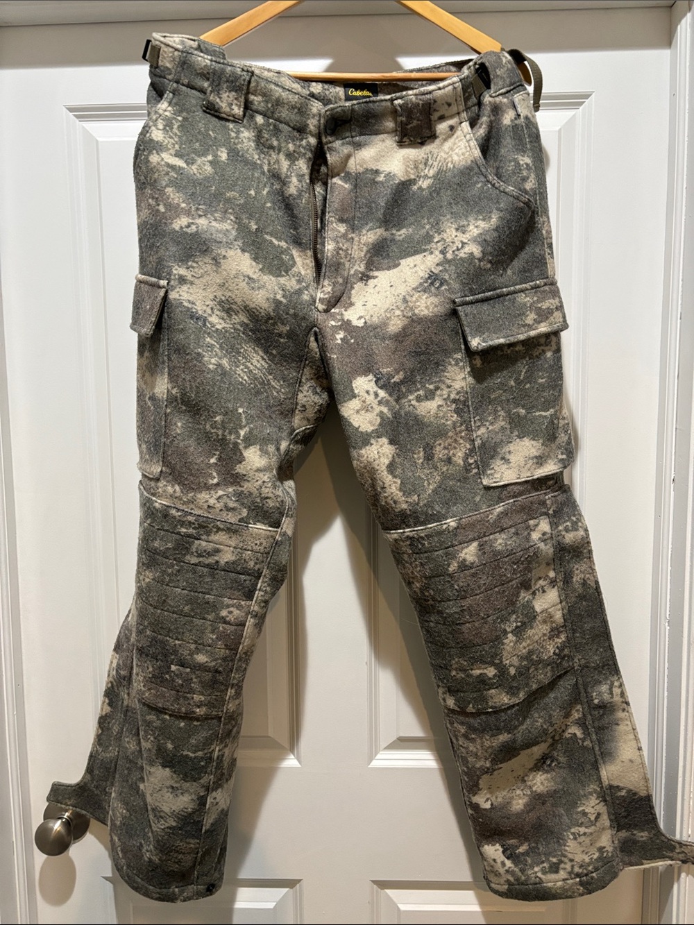 Cabela's Men's 36 Hunting Cargo Pants in Gray and Cream Camouflage